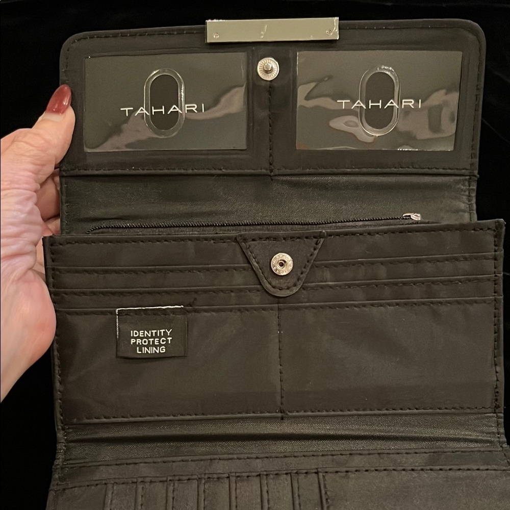 Tahari Vegan Leather Wallet with Identity Protection Lining & Lots of Space! NWT - Picture 5 of 9